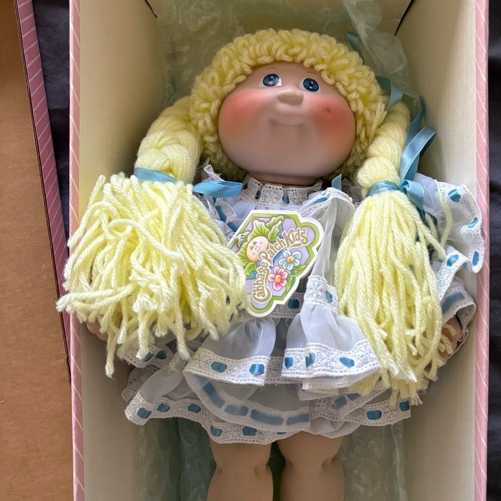 Cabbage Patch Applause 16” Kellyn Marie porcelain collector Doll - Picture 2 of 8
